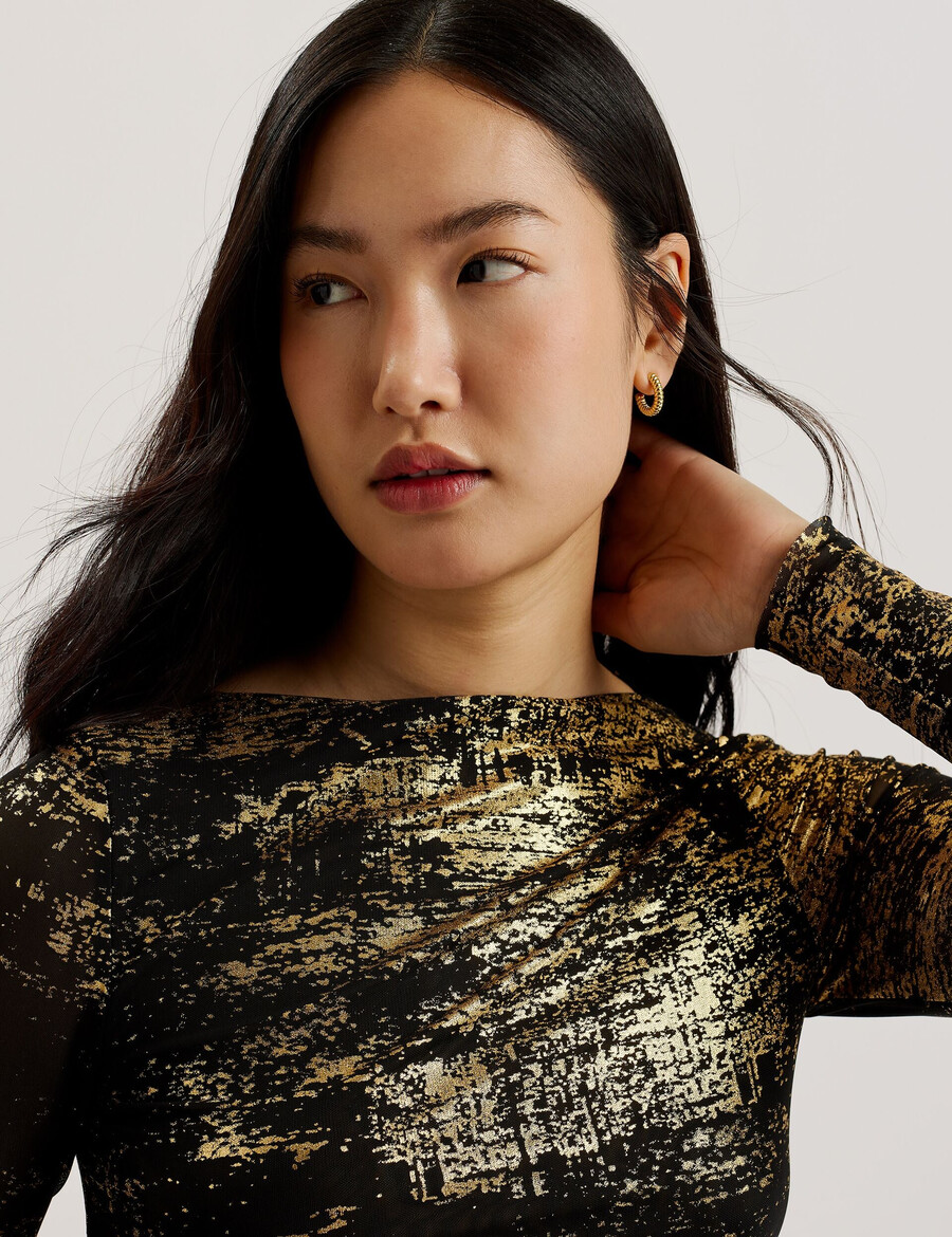 karenha - mesh top met folieprint en schuine halslijn